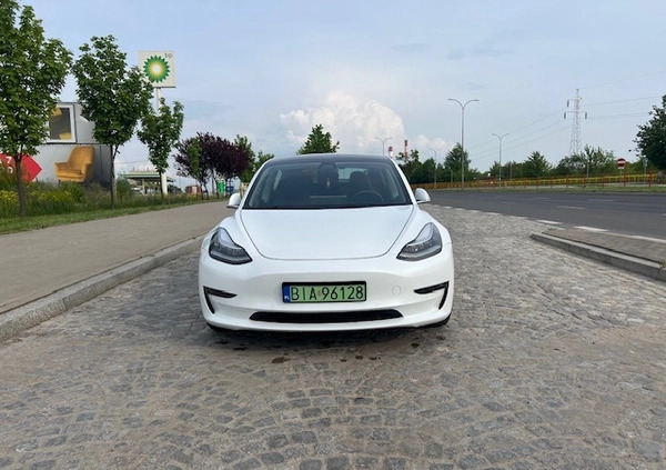 Tesla Model 3 cena 122000 przebieg: 57500, rok produkcji 2019 z Białystok małe 154